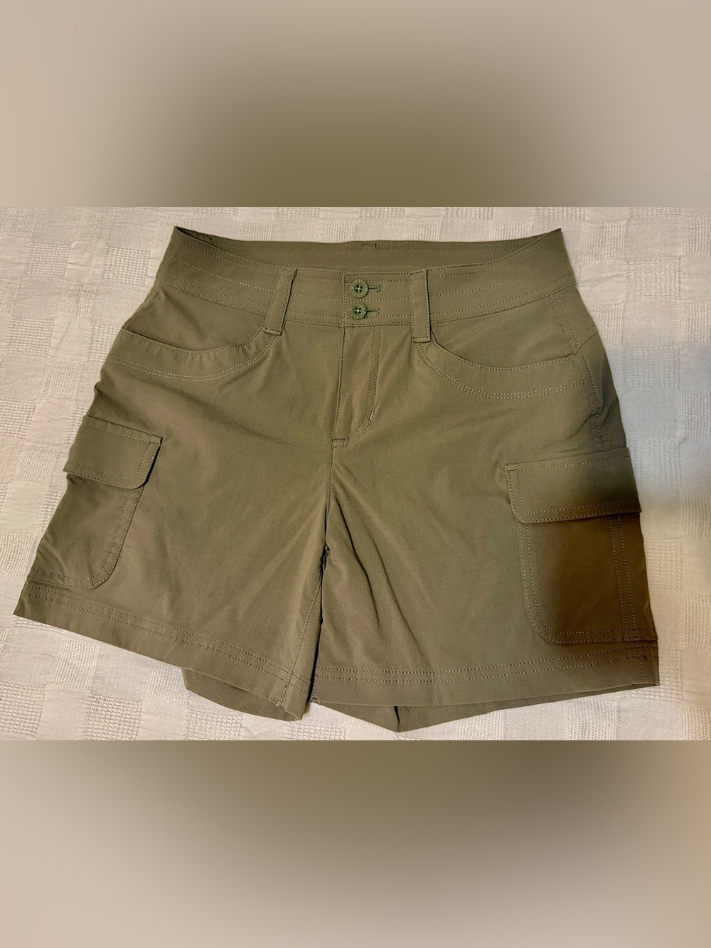 Eddie Bauer Women’s Olive Green Cargo Utility Shorts - New without tags